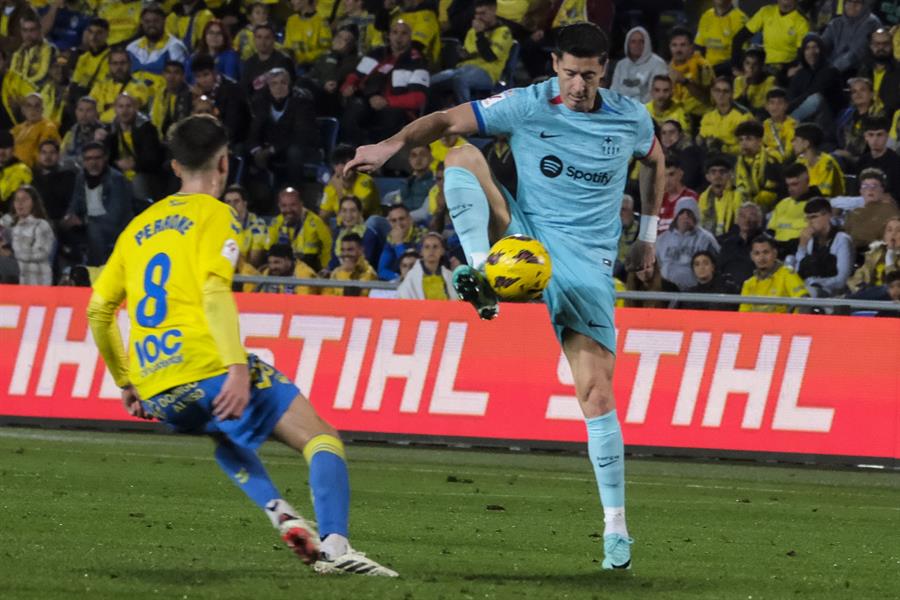 La UD Las Palmas pierde de penalti en el tiempo añadido ante el Barca (1-2)