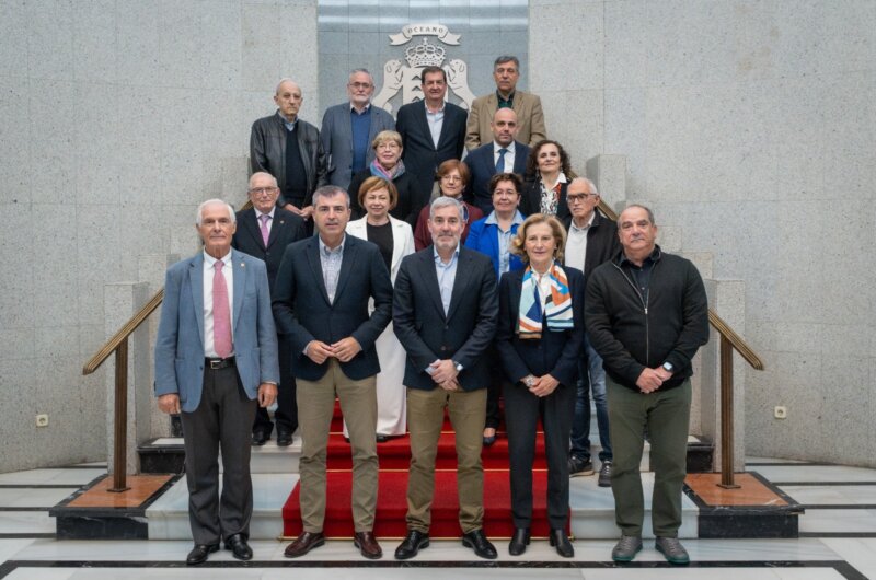 Fernando Clavijo y Manuel Domínguez junto al jurado de los Premios Canarias 2024 / GOBIERNO DE CANARIAS