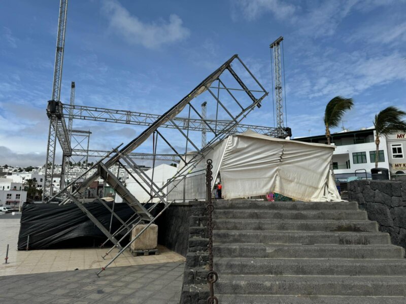 Torre caída escenario Puerto del Carmen