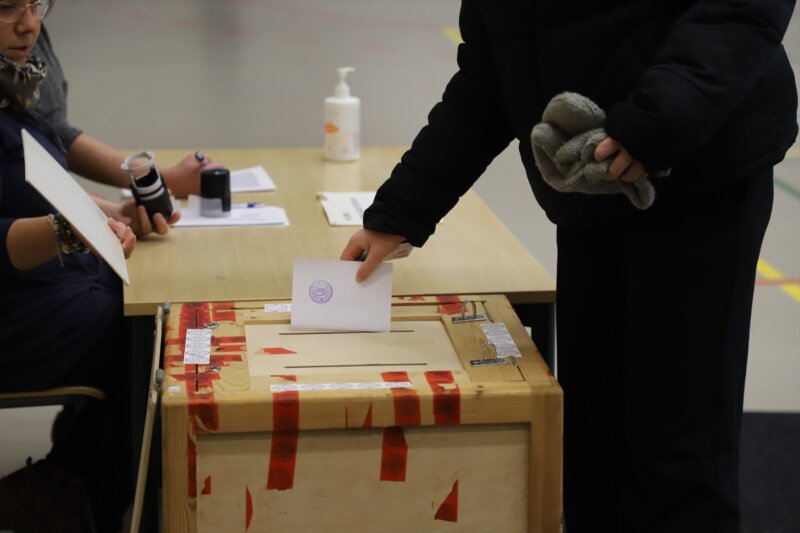 Finlandia celebra la segunda vuelta de las elecciones presidenciales