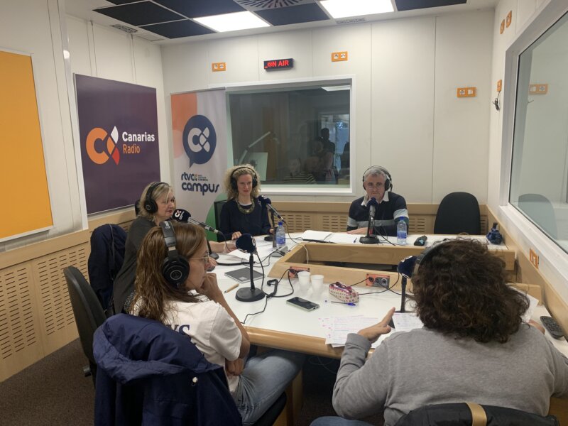 Foto genérica de Canarias Radio durante el desarrollo de un taller para docentes.