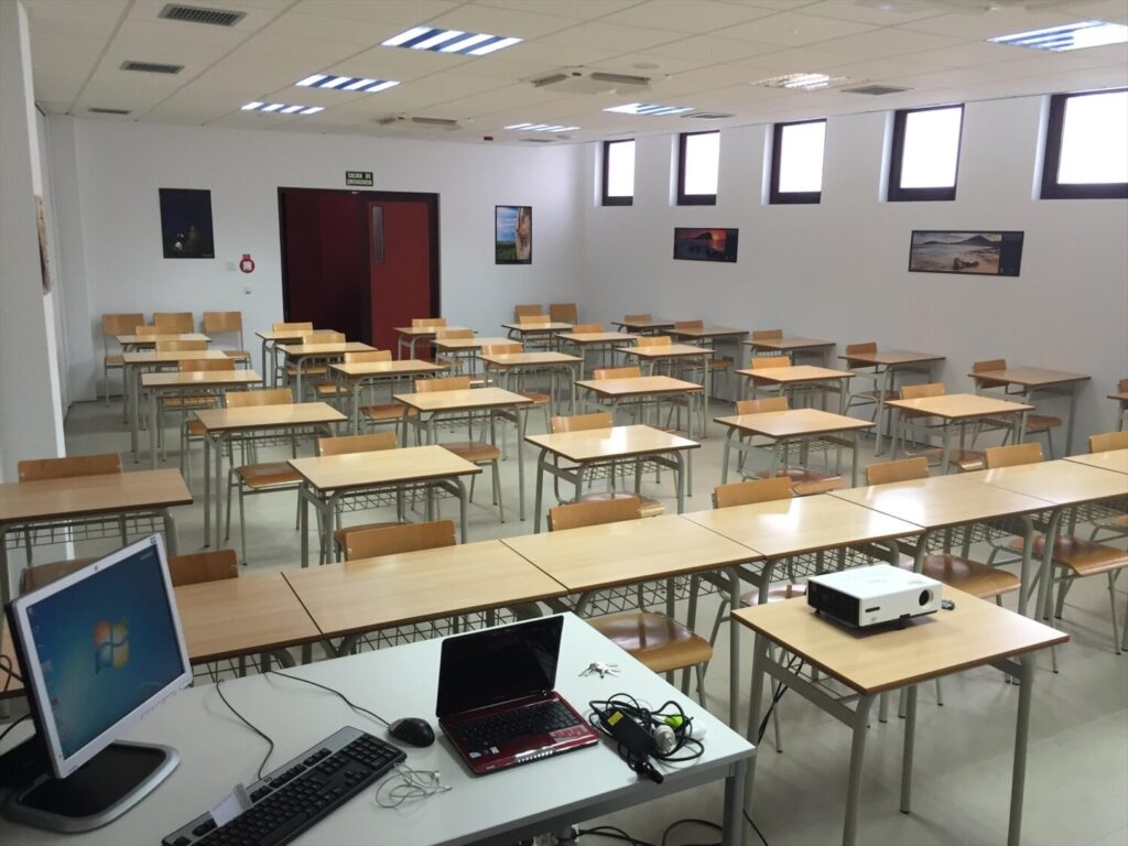 Educación propone bajar el número de alumnos por profesor y aumentar la plantilla docente