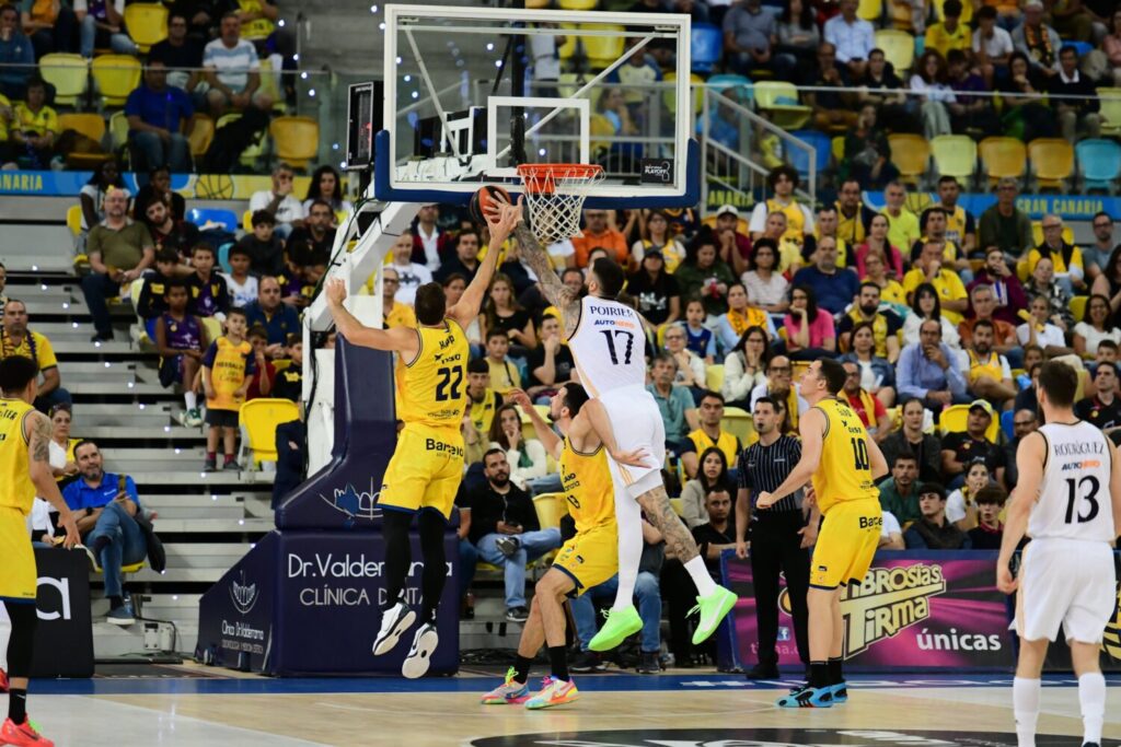 Derrota que llevó al Real Madrid este viernes al primer semifinalista de la Liga Endesa tras desactivar las acciones del Dreamland Gran Canaria