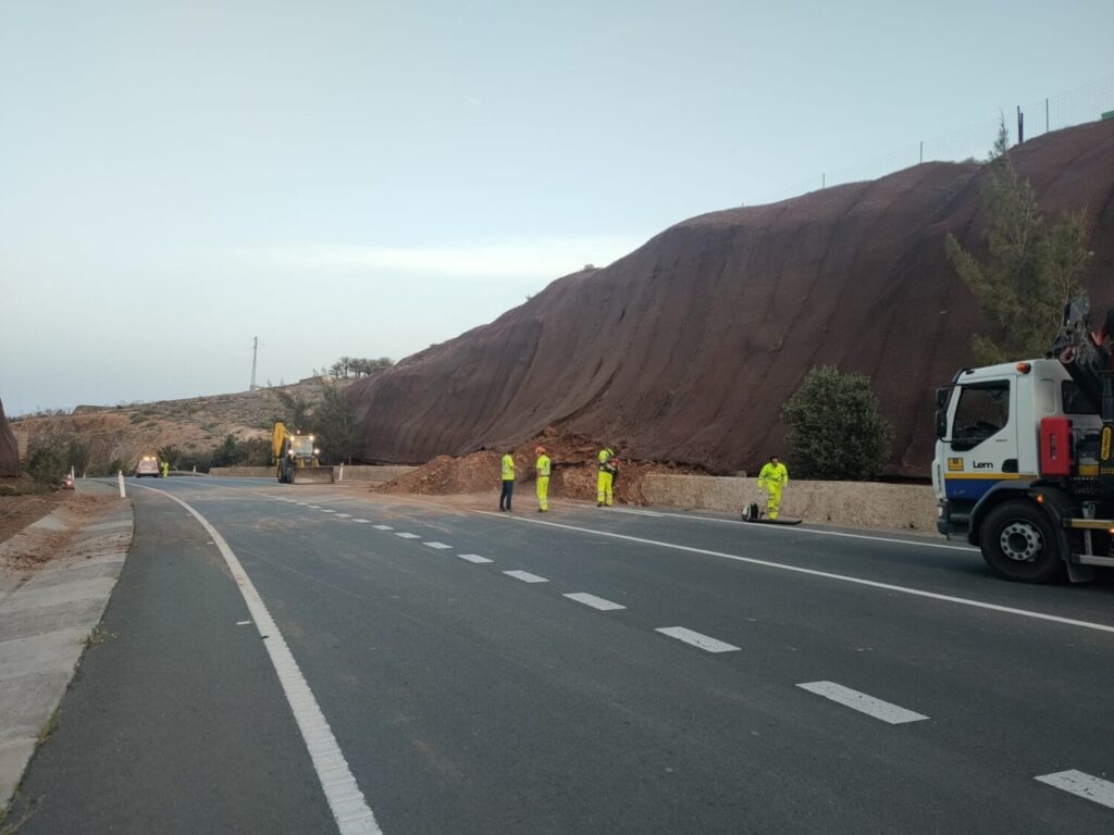 Obras en talud de la CC-20 entre Gáldar y Agaete