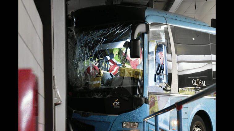 Una guagua atropella a varias personas en la estación de San Telmo, en Las Palmas de Gran Canaria