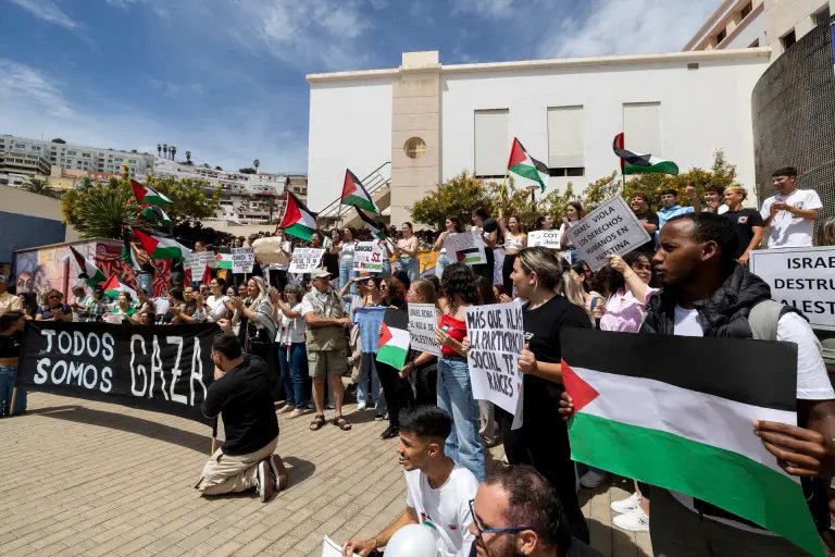 Canarias por Palestina convoca un acto en por el pueblo palestino. (Archivo) Estudiantes de la ULPGC protesta por la situación en Palestina. Imagen EFE.