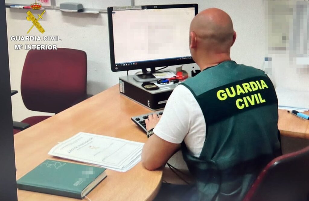 La detención por más de una decena de incendios la han llevado a cabo agentes de la Guardia Civil pertenecientes al Servicio de Protección de la Naturaleza