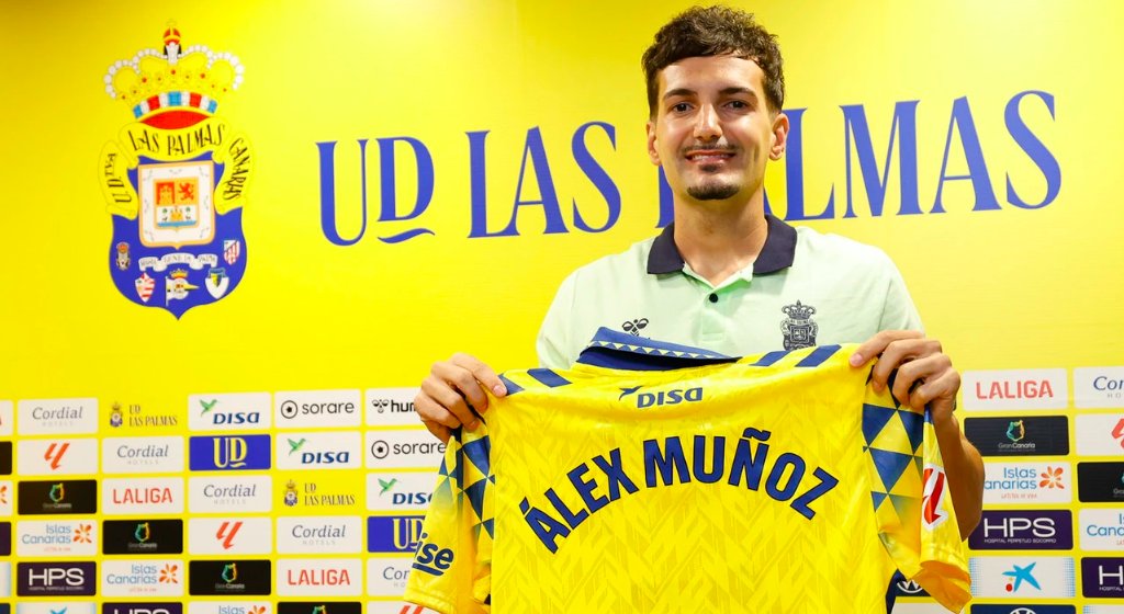 Álex Muñoz durante su presentación con la camiseta de la UD Las Palmas / UD Las Palmas