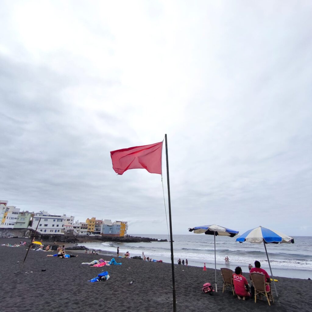 Cerrada indefinidamente Playa Jardín, en Puerto de la Cruz, por contaminación con aguas residuales