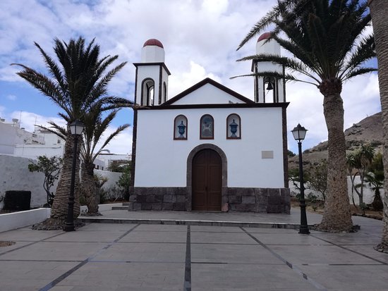 La ermita ya muestra la nueva cara del templo que llega justo a tiempo para las fiestas de Las Nieves