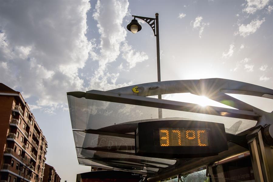 La tercera ola de calor del verano deja catorce comunidades en alerta