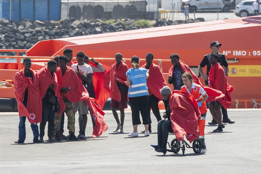 Rescate de 90 personas en aguas de Lanzarote