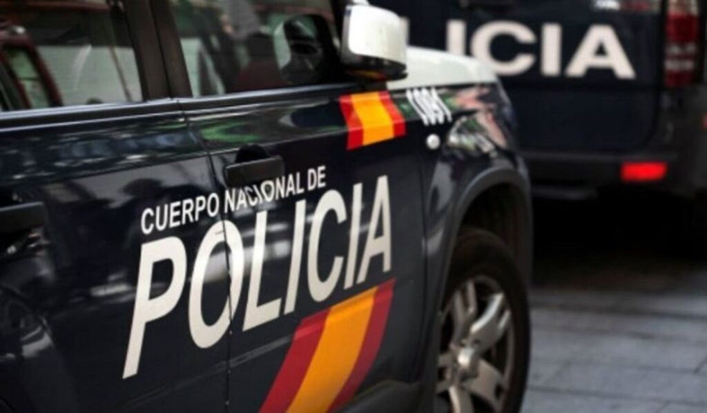 La Policía Nacional detiene a dos hombres y dos mujeres por utilizar una plataforma de alquileres para estafar en alquileres 
