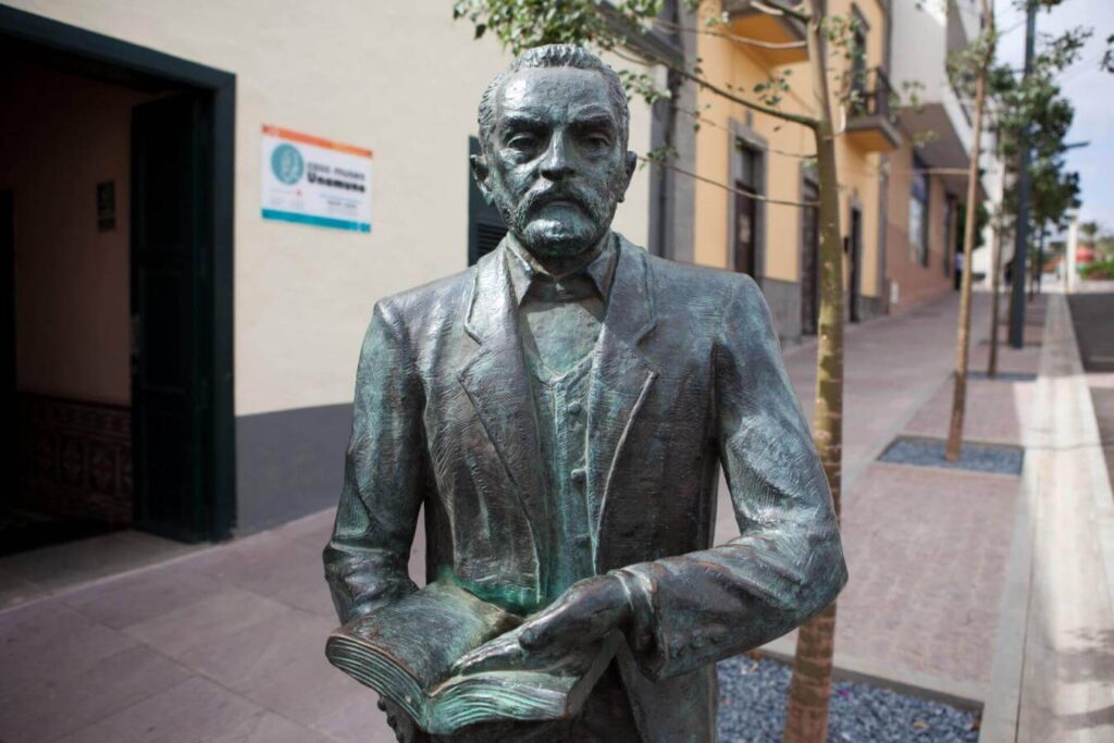 Escultura dedicada a Unamuno en Puerto del Rosario, Fuerteventura