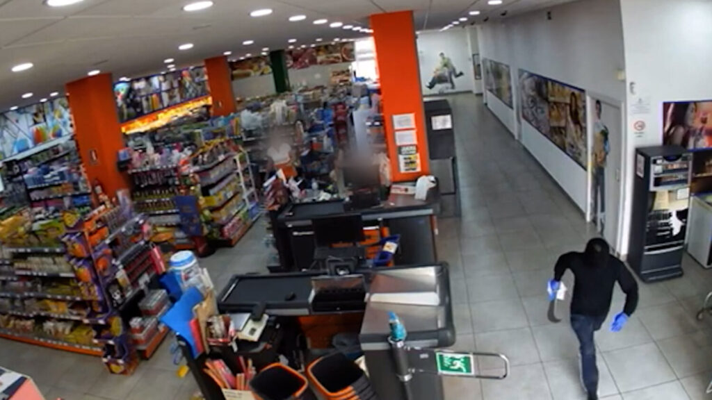 Las cámaras de seguridad detectan a un hombre que cometió un robo en un supermercado de Tenerife/Guardia Civil