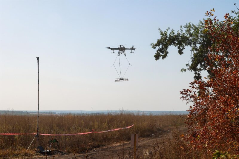 Además de la persona fallecidas y varios heridos, también denuncian la caída de uno de estos drones en la zona de Avangard