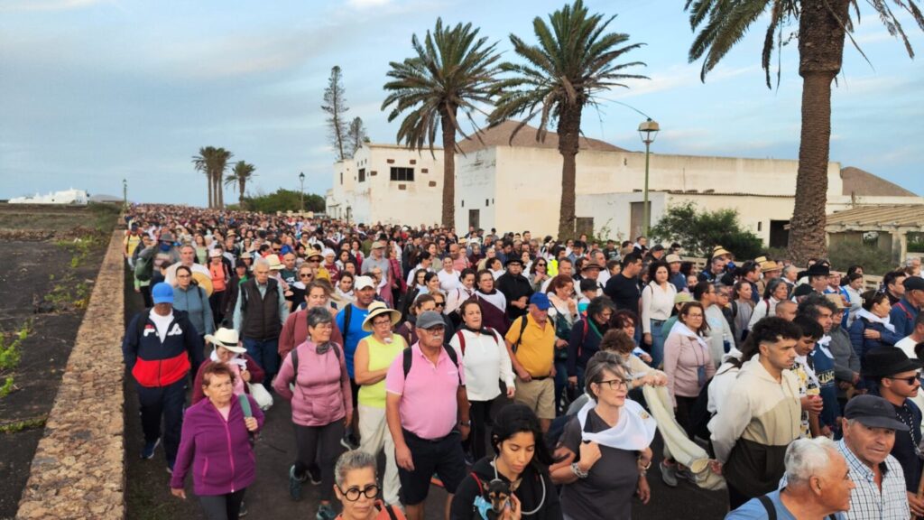 La Virgen estará en Arrecife hasta el domingo 8 de diciembre, por lo que han organizado diversas celebraciones religiosas, así como peregrinaciones desde los municipios hacia la capital