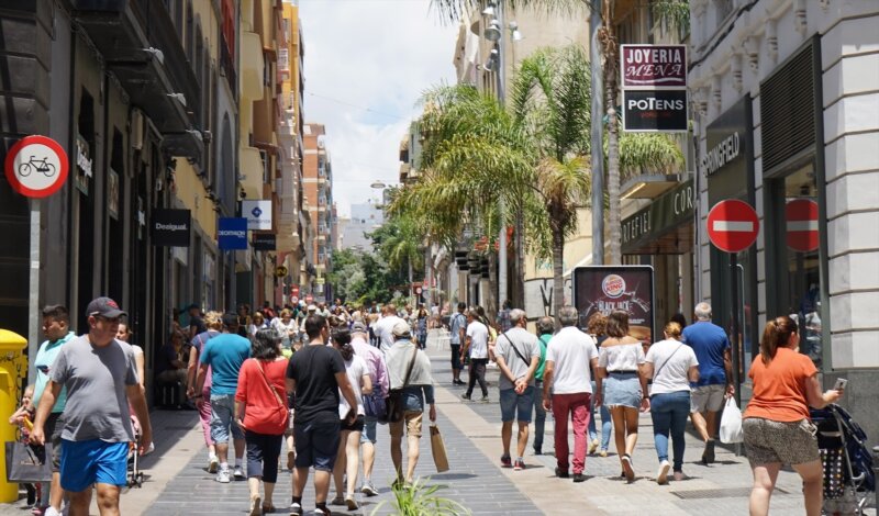 Imagen de archivo de gente paseando por la Calle Castillo, en Santa Cruz de Tenerife