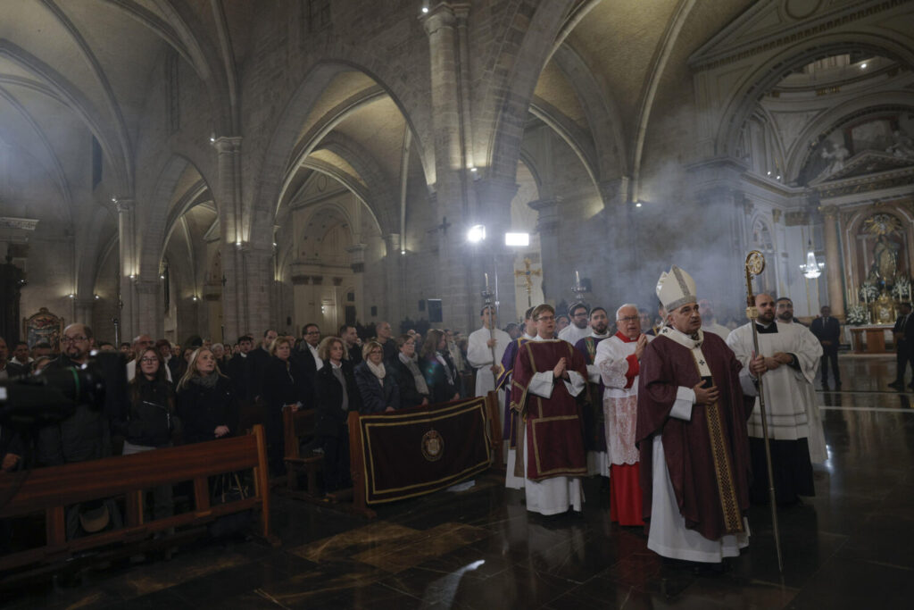 Funeral por las víctimas de la DANA celebrado este lunes en la catedral de Valencia. EFE