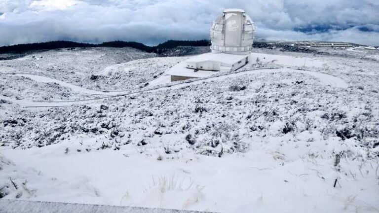 El CIT La Palma critica el cierre del acceso al Roque de los Muchachos.(Archivo) Nieve en el Roque de los Muchachos captada por el jefe de turno del Grantecan, durante este pasado diciembre / Grantecan.