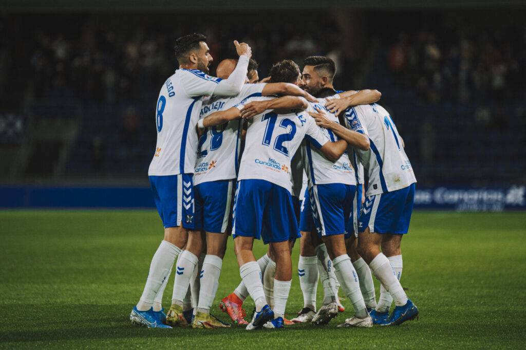 El Córdoba se reencontró con la victoria en su feudo ante el Tenerife en un duelo en el que los visitantes se impusieron en el arranque