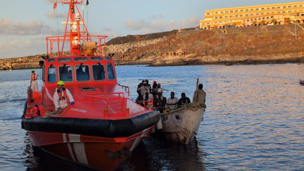 Localizadas tres embarcaciones con migrantes en Canarias