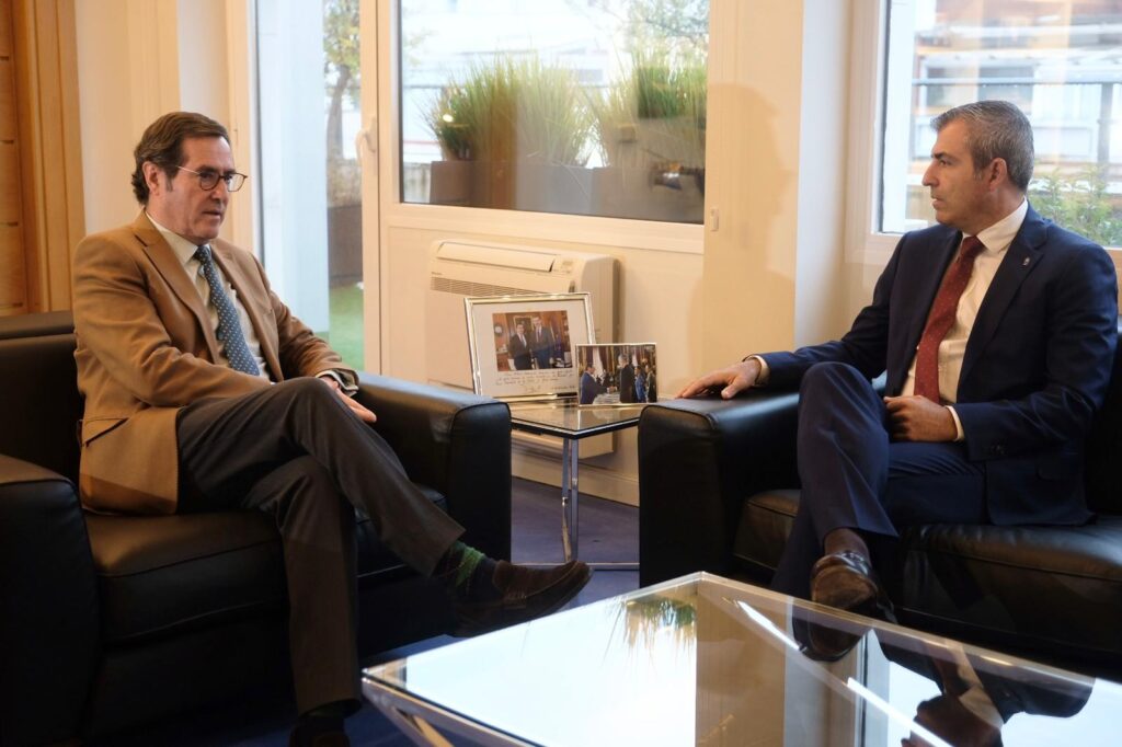 Antonio Garamendi, presidente de la CEOE, y Manuel Domínguez, vicepresidente del Gobierno de Canarias. Imagen: Vicepresidencia del Gobierno de Canarias