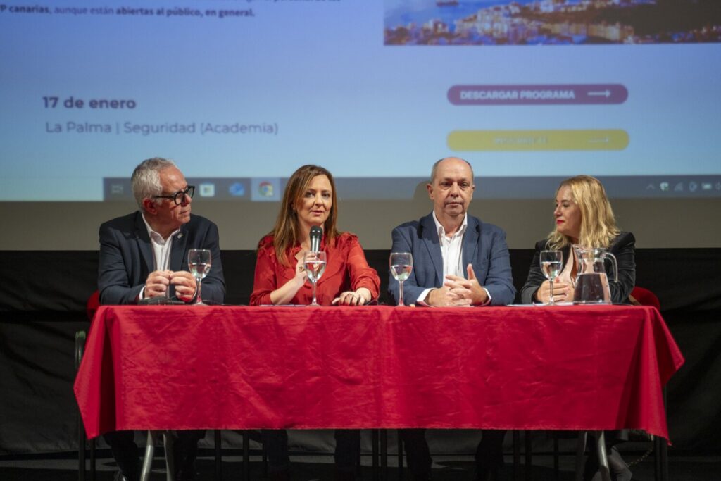 Nieves Lady Barreto presenta en La Palma las bases de la nueva estrategia formativa de la Policía Canaria/Gobierno de Canarias