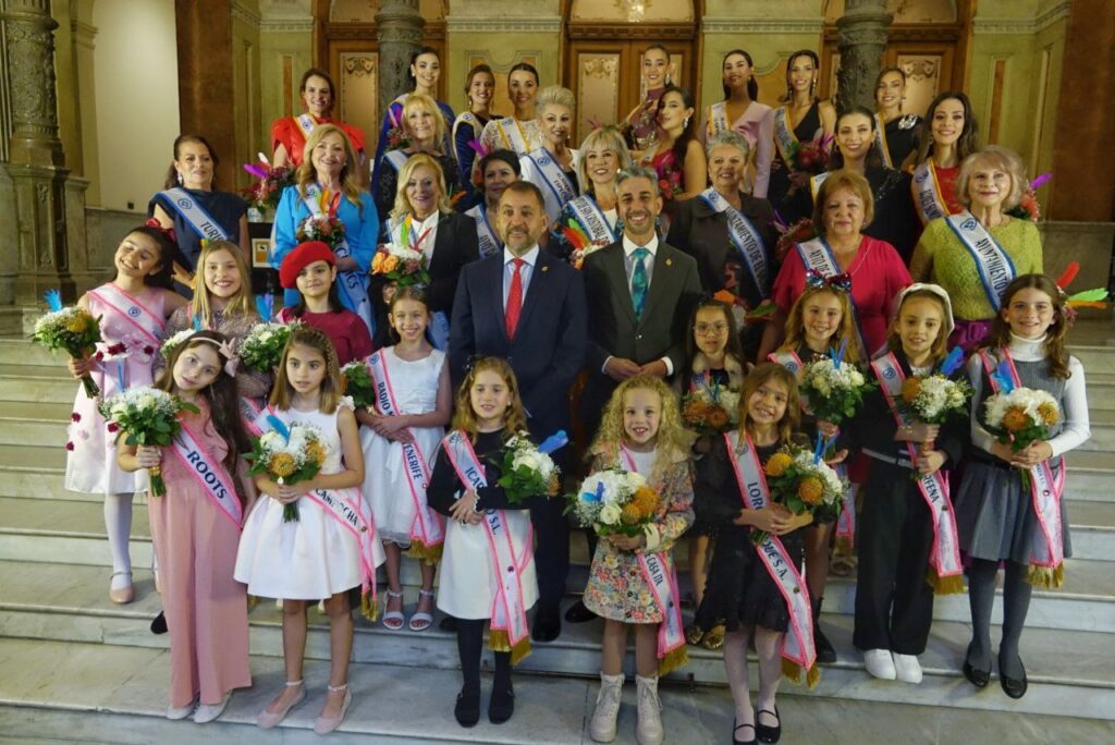 Santa Cruz de Tenerife recibe a las candidatas a reinas del Carnaval 2025. Celebración del acto de recepción de las 34 candidatas que aspiran a los cetros de reinas del Carnaval 2025 en el Ayuntamiento de Santa Cruz de Tenerife/ Ayuntamiento de Santa Cruz de Tenerife.