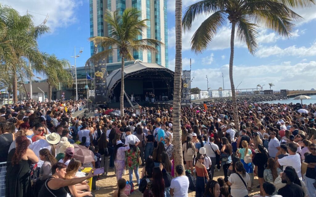 Rodaje de un capítulo de 'La Reina del Flow' en la playa del Reducto, Arrecife, Lanzarote. Imagen RTVC