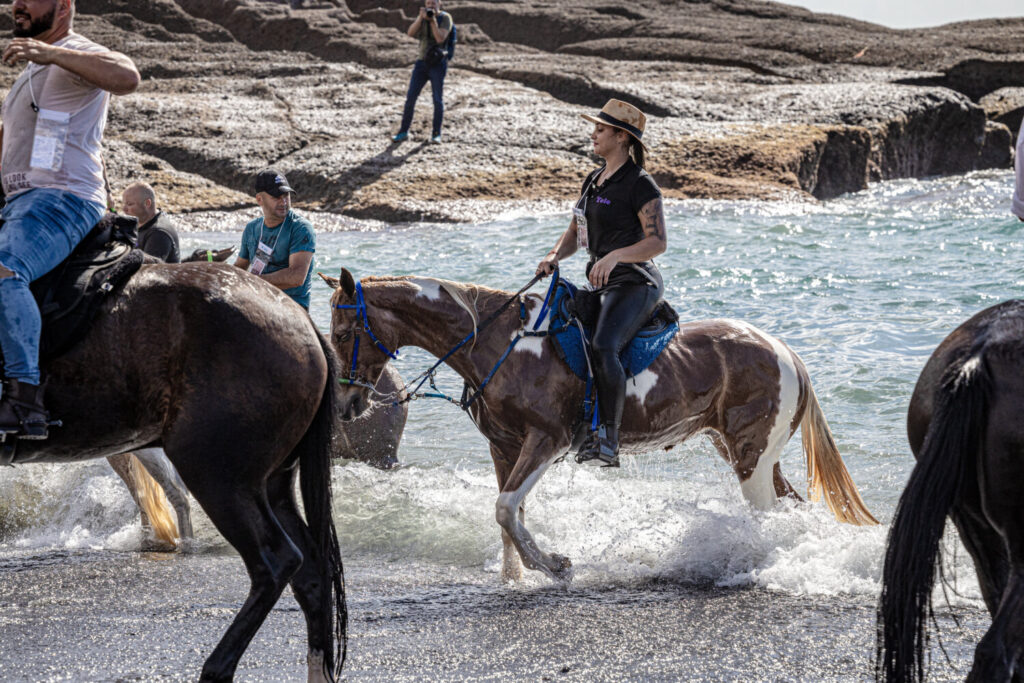 Adeje celebra sus tradicionales fiestas en honor a San Sebastián. El tradicional baño de los caballos de las Fiestas en honor a San Sebastián en Adeje/ Ayuntamiento de Adeje.