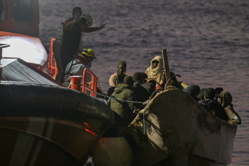 Salvamento Marítimo rescata a un cayuco en El Hierro/EFE