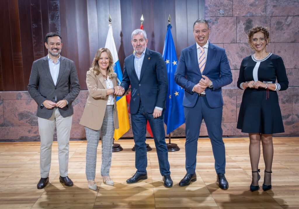 Imagen del acuerdo entre el Gobierno de Canarias y el Cabildo de Tenerife para construir 257 viviendas públicas/Gobierno de Canarias