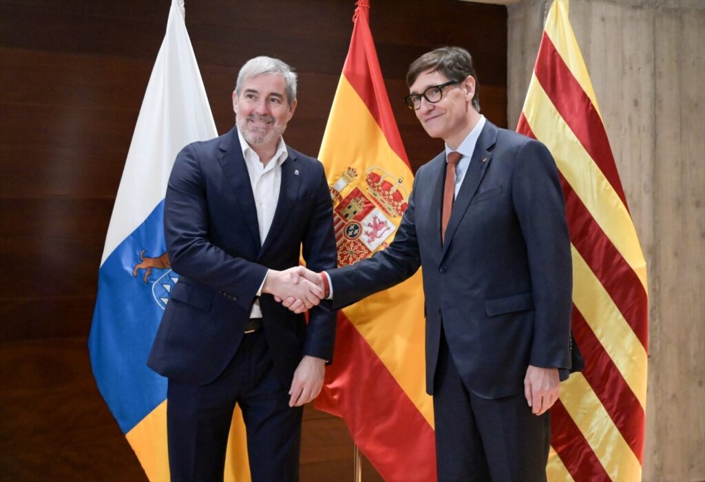 El presidente de Canarias, Fernando Clavijo, y el de la Generalitat de Cataluña, Salvador Illa. Imagen Europa Press