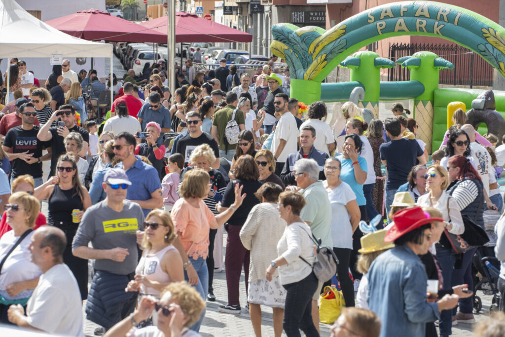 El Carnaval de Los Juegos Olímpicos llegará a cada rincón de la ciudad. Celebración de la Fiesta de la Peluca en la Plaza del Pilar (Guanarteme)/ Ayuntamiento de Las Palmas de Gran Canaria.