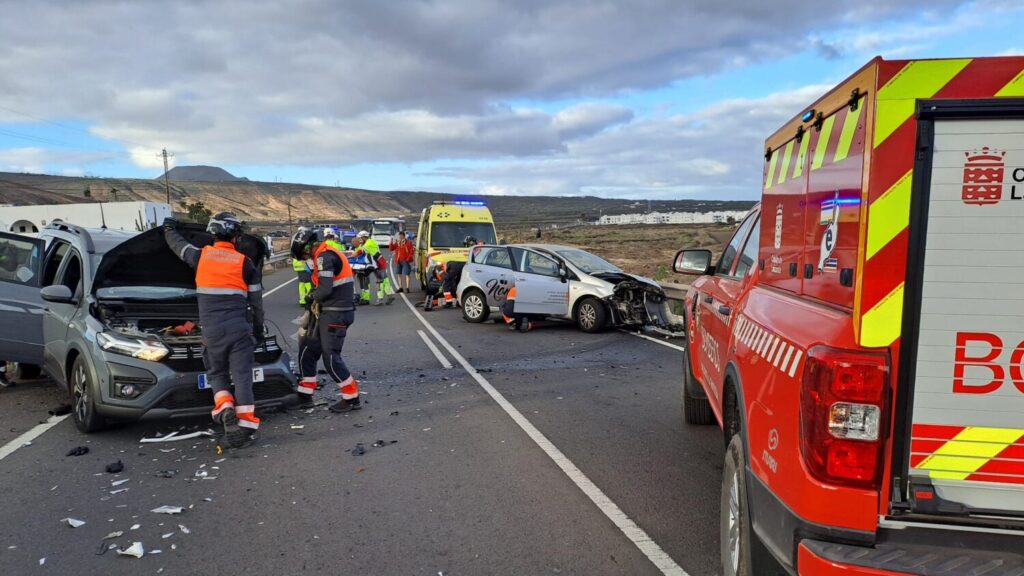 Una colisión entre dos turismos deja cinco heridos en Haría (Lanzarote)