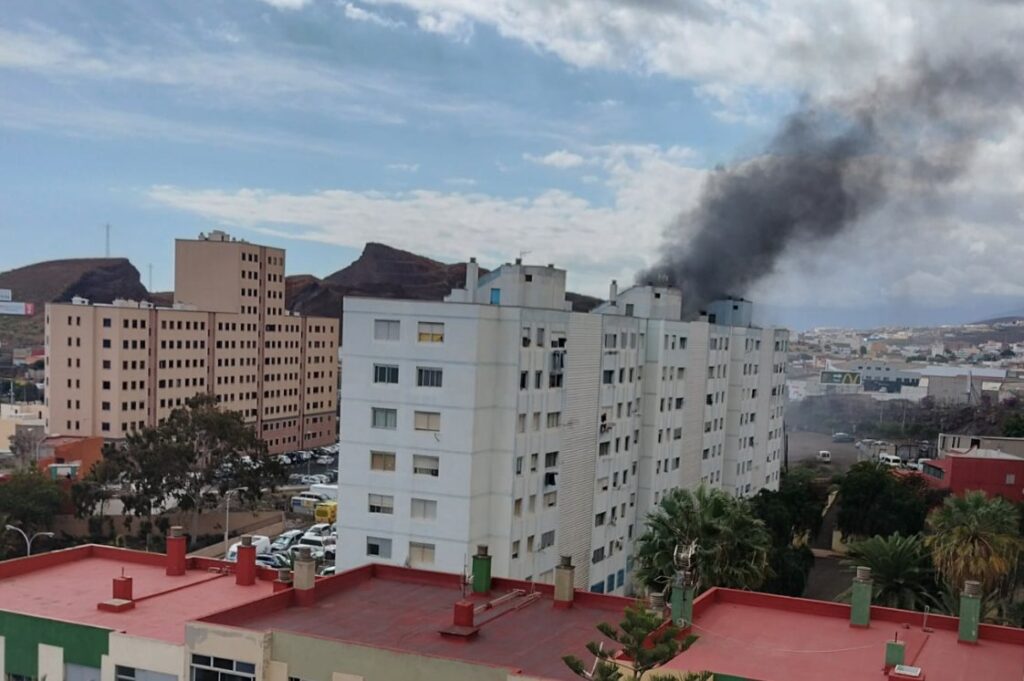 El fuego se originó en una vivienda ubicada en el segundo piso del edificio 