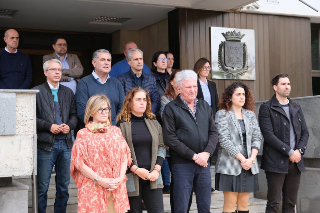 Las Palmas de Gran Canaria guarda un minuto de silencio por el asesinato machista de Asturias